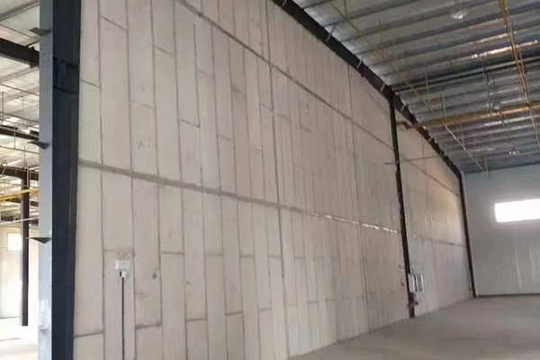 青岛轻质墙板在商贸城翻修项目使用中